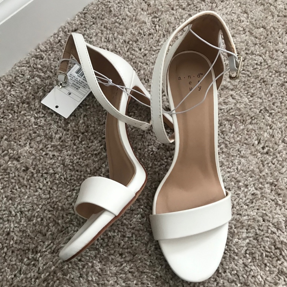 White strappy heels 6.5 BNWT